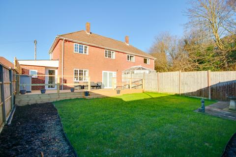 25 Caerleon Drive, Southampton, SO19 5LG