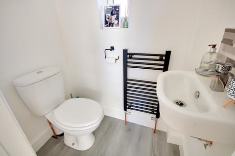 25 Caerleon Drive, Southampton, SO19 5LG