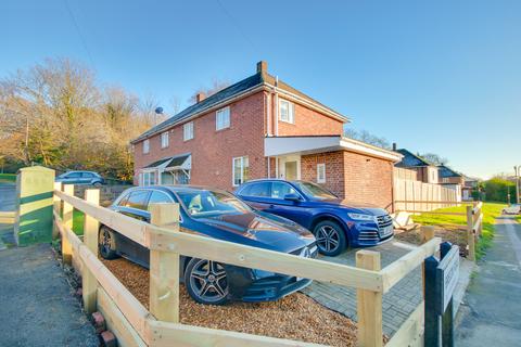 25 Caerleon Drive, Southampton, SO19 5LG