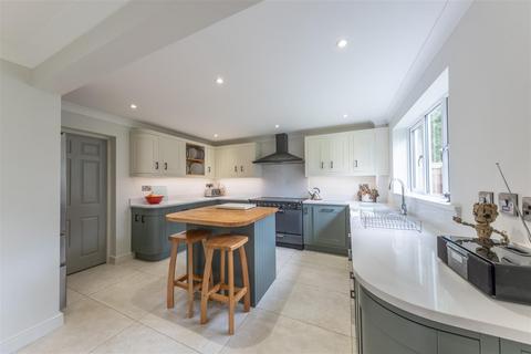 5 bedroom detached house for sale, Rue De Bohars, Tarporley