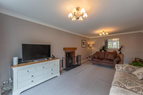 5 bedroom detached house for sale, Rue De Bohars, Tarporley