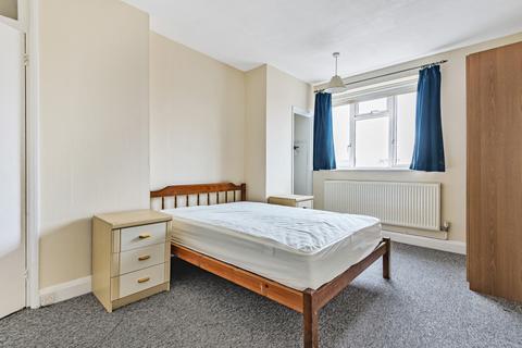 3 bedroom apartment to rent, Neckinger Estate London SE16