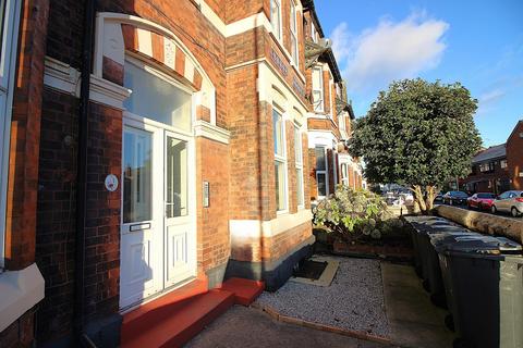 1 bedroom flat to rent, Haweside  Street, Southport, PR9