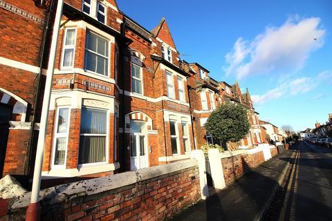 1 bedroom flat to rent, Haweside  Street, Southport, PR9