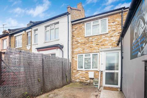 2 bedroom terraced house to rent, Homesdale Road, Bromley BR2