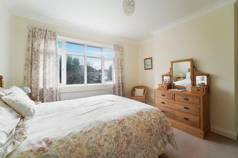 45 Forest Side, Worcester Park, KT4 7PA
