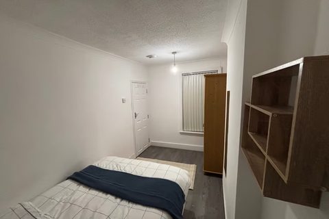 1 bedroom in a house share to rent, Dumfries Street, Luton LU1