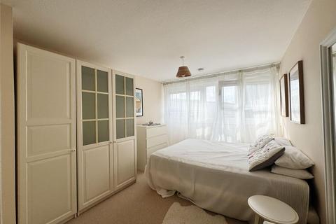 2 bedroom flat to rent, Burghley Tower, Trinity Way, W3