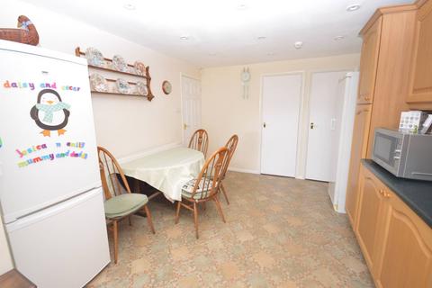 2 bedroom chalet for sale, Willis Road, Aylesbury HP17