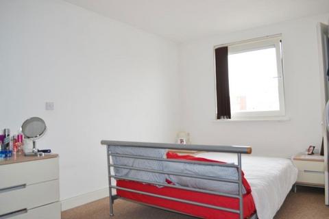 2 bedroom flat to rent, John Street