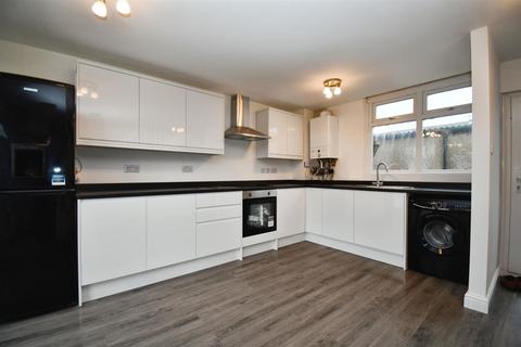 2 bedroom end of terrace house for sale, Stroud Crescent East, Bransholme, Hull