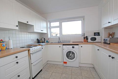 2 bedroom flat for sale, Wellcombe Crescent, Eastbourne, BN20 7XW