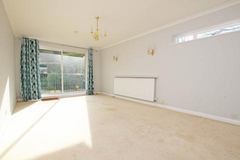 2 bedroom flat for sale, Wellcombe Crescent, Eastbourne, BN20 7XW