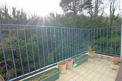 2 bedroom flat for sale, Wellcombe Crescent, Eastbourne, BN20 7XW