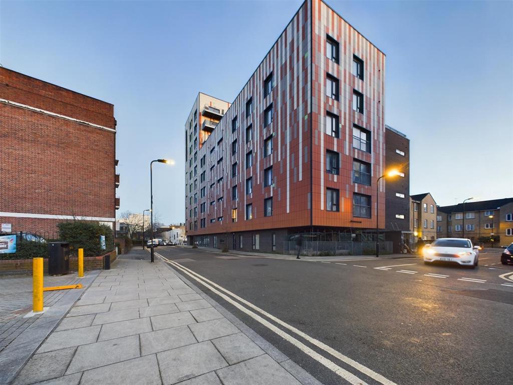 cresset-road-london-e9-3-bed-property-3-300