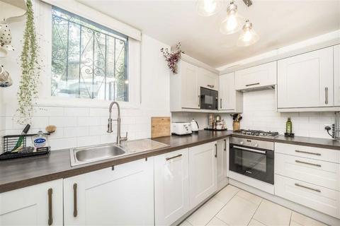 2 bedroom flat for sale, Leyland Road, London SE12