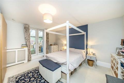 2 bedroom flat for sale, Leyland Road, London SE12