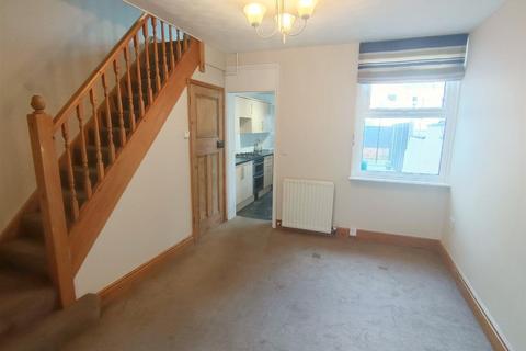 3 bedroom semi-detached house to rent, South Road, Gorleston. NR31 6AW