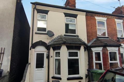 3 bedroom semi-detached house to rent, South Road, Gorleston. NR31 6AW