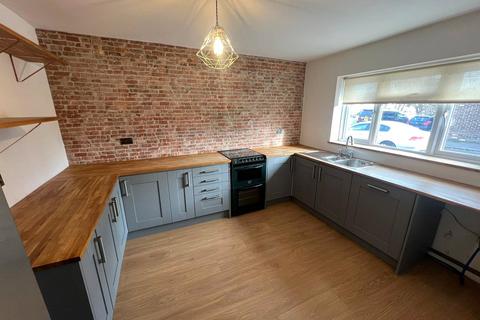 3 bedroom terraced house to rent, Elsfred Road, Hill Head, Hampshire, PO14