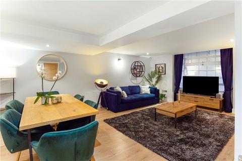 2 bedroom flat for sale, Tamarind Court, Gainsford Street, London, SE1