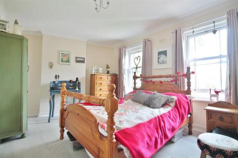 3 bedroom maisonette for sale, Church Path, Gravesend, DA11