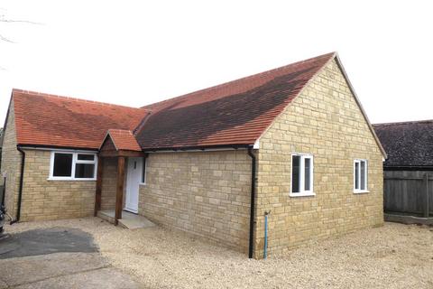 2 bedroom detached bungalow to rent, Station Road, Stalbridge, Sturminster Newton