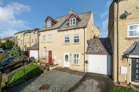 3 bedroom townhouse for sale, Middlefield Court, East Morton, West Yorkshire, BD20