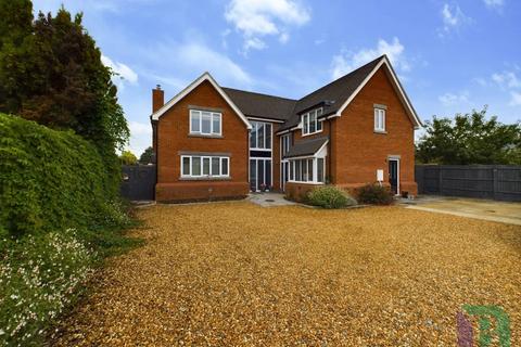 5 bedroom detached house for sale, Hill View, Newport Pagnell MK16