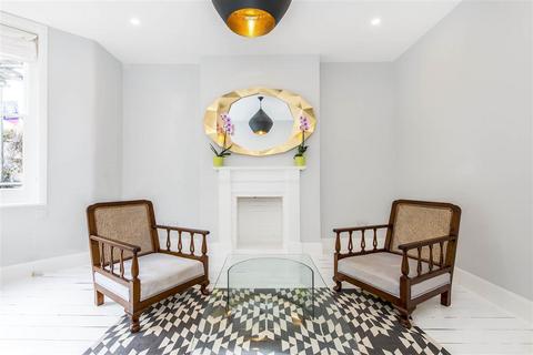 2 bedroom flat to rent, Albert Bridge Road, SW11