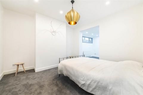 2 bedroom flat to rent, Albert Bridge Road, SW11