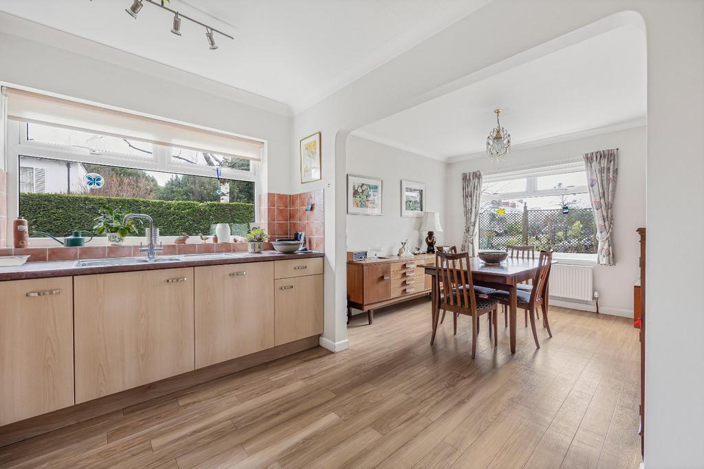 Kitchen/ Dining Room