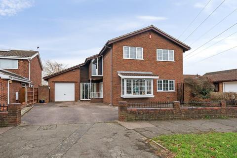 4 bedroom detached house for sale, Dover Crescent, Bedford