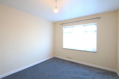 2 bedroom maisonette to rent, Oak Way, Feltham TW14