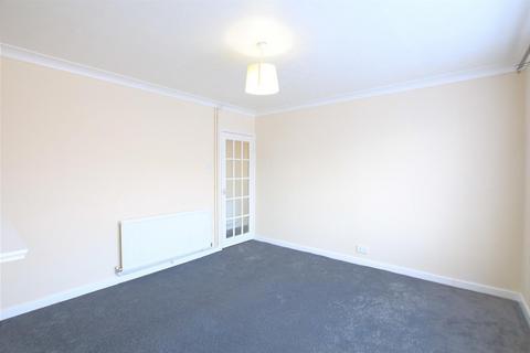 2 bedroom maisonette to rent, Oak Way, Feltham TW14