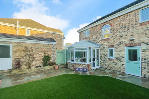 3 bedroom detached house for sale, Fulneck Court, Pudsey