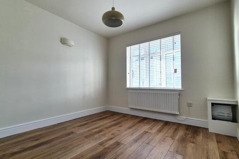 2 bedroom house to rent, INNER AVENUE, SOUTHAMPTON