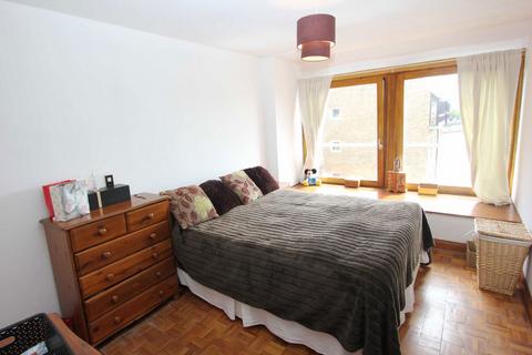 2 bedroom flat to rent, Wapping High Street, London E1W