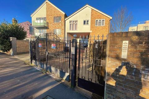 2 bedroom maisonette to rent, AMHURST CLOSE, ENFIELD