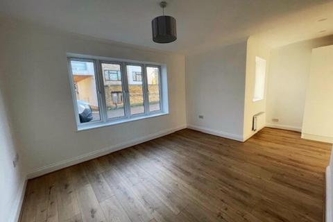 2 bedroom maisonette to rent, AMHURST CLOSE, ENFIELD