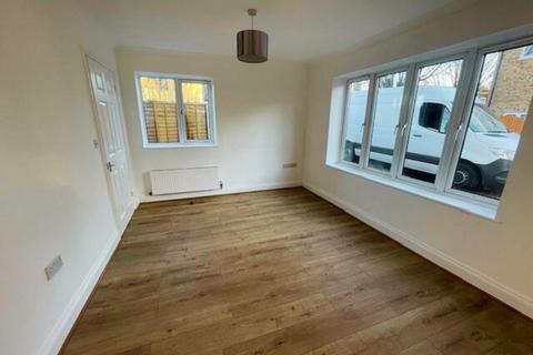 2 bedroom maisonette to rent, AMHURST CLOSE, ENFIELD