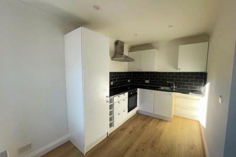 2 bedroom maisonette to rent, AMHURST CLOSE, ENFIELD