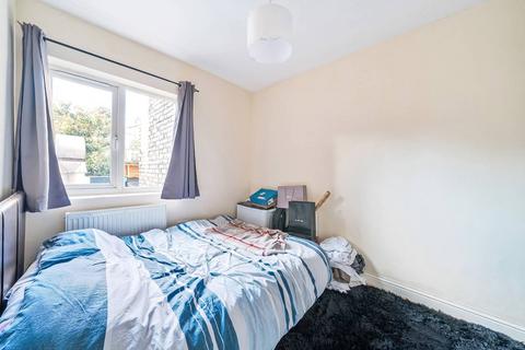 2 bedroom flat for sale, Green Lanes, Newington Green, London, N16