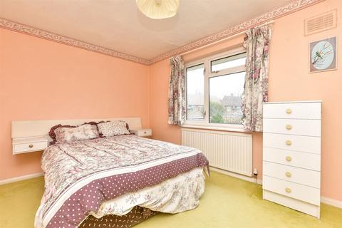 36 Lynn Walk, Reigate, RH2 7NY