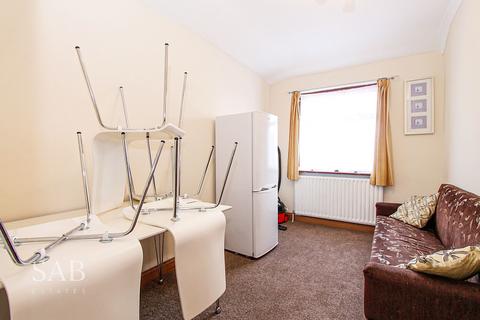 4 bedroom flat to rent, Lady Margaret Road, Southall, UB1