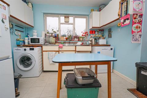 3 bedroom detached house for sale, Butchers Lane, Three Oaks, Hastings