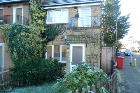 1 bedroom ground floor maisonette to rent, Mead Avenue, Langley SL3