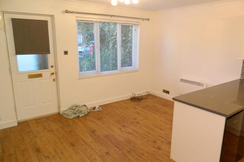 1 bedroom ground floor maisonette to rent, Mead Avenue, Langley SL3