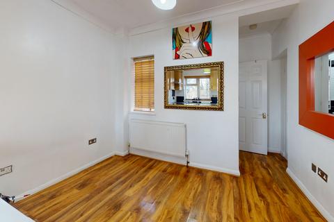 Studio to rent, 106 ,Stanley Avenue, London, RM8