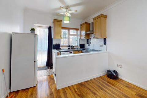 Studio to rent, 106 ,Stanley Avenue, London, RM8